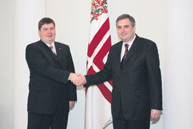 001.JPG (10384 bytes)