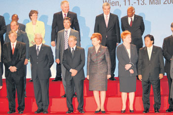 02.JPG (27472 bytes)