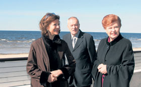 00.JPG (13402 bytes)