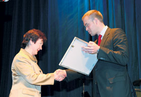 04.JPG (14968 bytes)