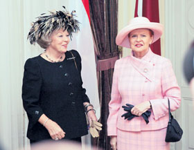 01.JPG (17605 bytes)