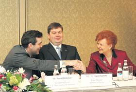 02.JPG (17325 bytes)