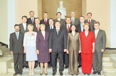 01.JPG (29229 bytes)