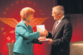 11.JPG (15692 bytes)