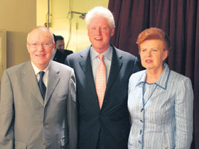 23.JPG (16339 bytes)