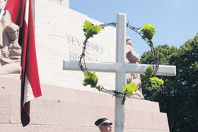 001.JPG (15159 bytes)