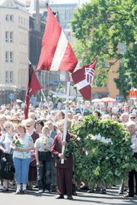 01.JPG (27180 bytes)