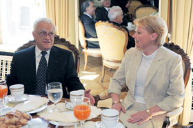 002.JPG (19116 bytes)