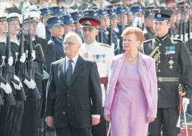 01.JPG (20879 bytes)