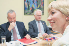 01.JPG (13979 bytes)