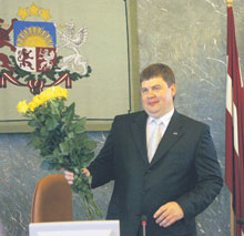 02.JPG (14685 bytes)