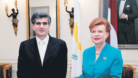 03.JPG (13284 bytes)