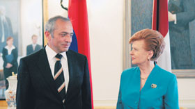 05.JPG (12103 bytes)