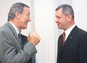 01.JPG (12212 bytes)