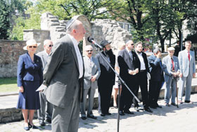 111.JPG (23105 bytes)