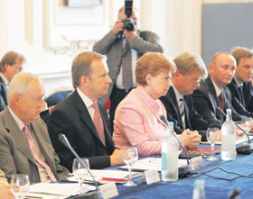 03.JPG (20927 bytes)