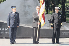 04.JPG (15485 bytes)