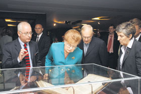 12.JPG (16649 bytes)