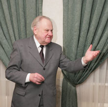 04.JPG (11957 bytes)