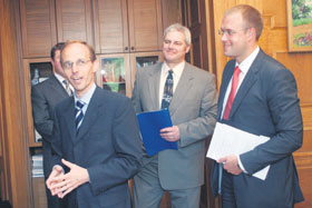 05.JPG (16510 bytes)