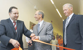 SLIMNICA.JPG (13168 bytes)