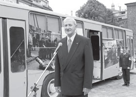 03.JPG (15590 bytes)