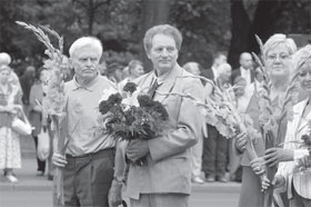 06.JPG (15618 bytes)