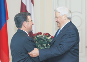 04.JPG (12532 bytes)