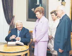 07.JPG (18763 bytes)