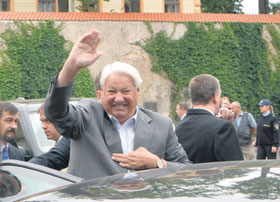 04.JPG (21125 bytes)