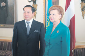 01.JPG (12991 bytes)