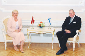 LP_0226.JPG (13766 bytes)