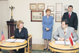 01.JPG (17000 bytes)