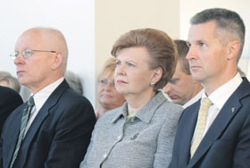 01.JPG (13504 bytes)