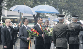 004.JPG (16763 bytes)