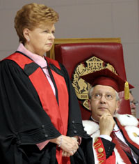 04.JPG (15054 bytes)