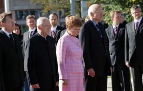 05.JPG (15482 bytes)