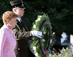 06.JPG (19312 bytes)