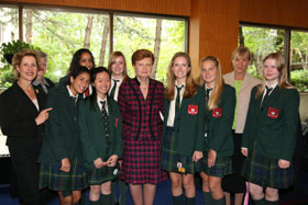 09.JPG (19864 bytes)