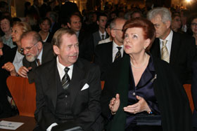 03.JPG (15099 bytes)