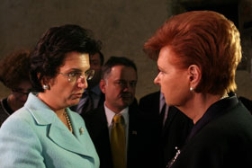 04.JPG (12658 bytes)