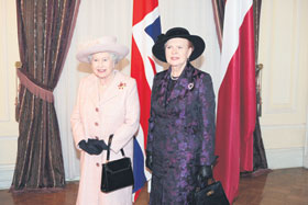 01.JPG (16126 bytes)