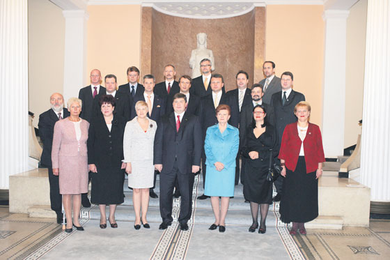 01.JPG (49888 bytes)