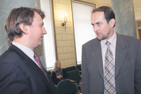 04.JPG (13069 bytes)