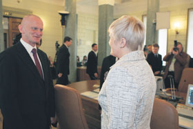 05.JPG (14058 bytes)