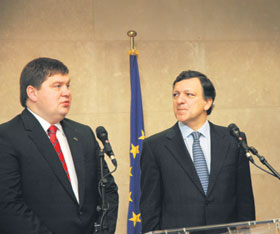 001.JPG (15060 bytes)