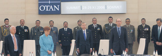 03.JPG (28358 bytes)