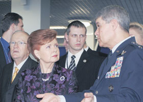 05.JPG (16573 bytes)