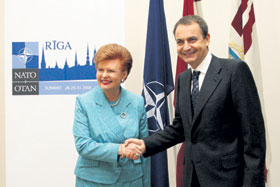 03.JPG (14676 bytes)