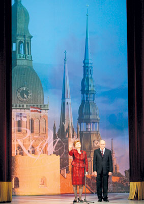 01.JPG (30332 bytes)